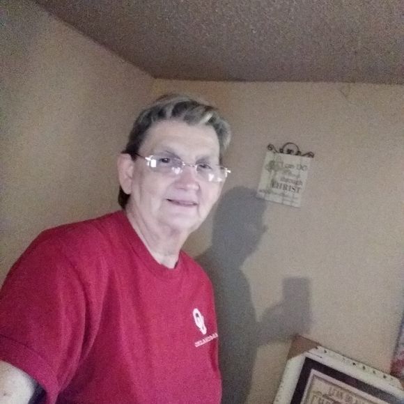 Meet your Posher, Gwen - Picture 1 of 1